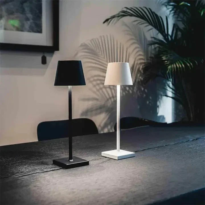 Kabellose LED Tischlampe mit Touch Steuerung | Wiederaufladbare Lampe aus Metall und Kunststoff | Dimmbare Innenbeleuchtung | Novera