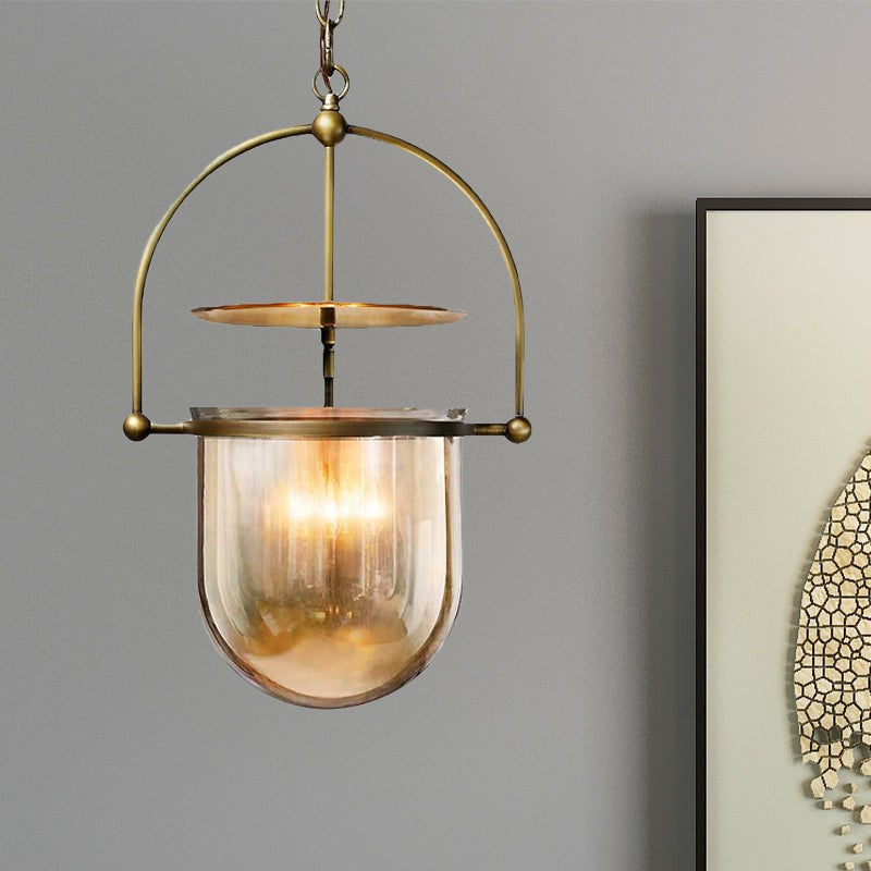 Pendelleuchte mit 3 Lichtquellen | Kuppelförmige Glasschirme | Metallrahmen in Schwarz und Messingoptik