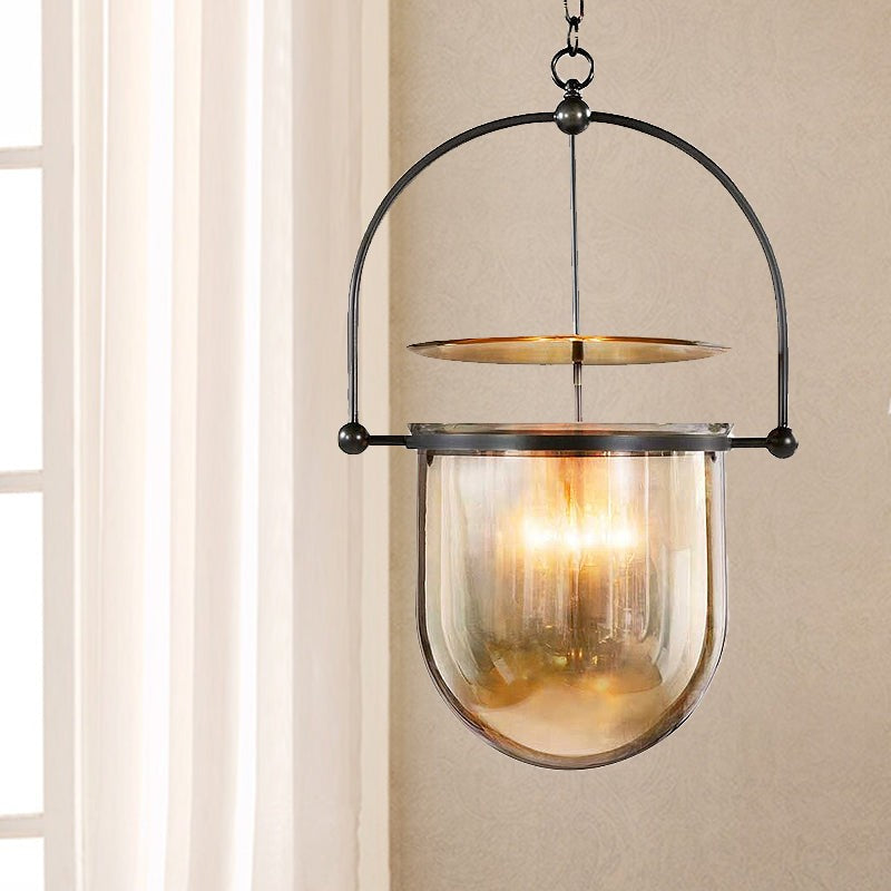 Pendelleuchte mit 3 Lichtquellen | Kuppelförmige Glasschirme | Metallrahmen in Schwarz und Messingoptik