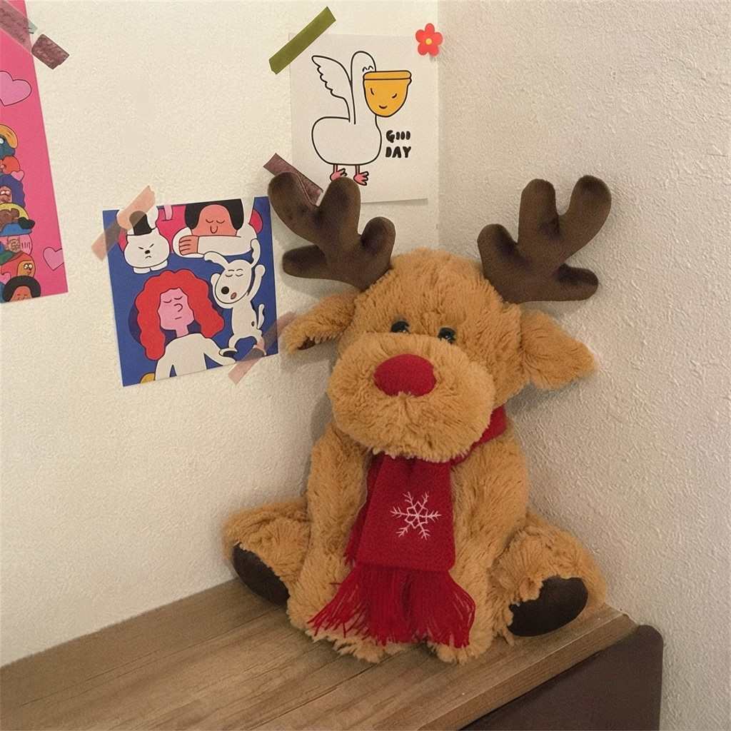 Rentier-Kuscheltier | Weiches Plüschdesign & Roter Schal | Weihnachtliches Motiv