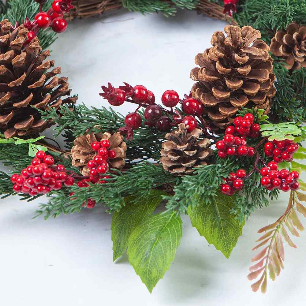 Weihnachtskranz mit roten Beeren | 45 cm Durchmesser | Künstliche Hängedekoration