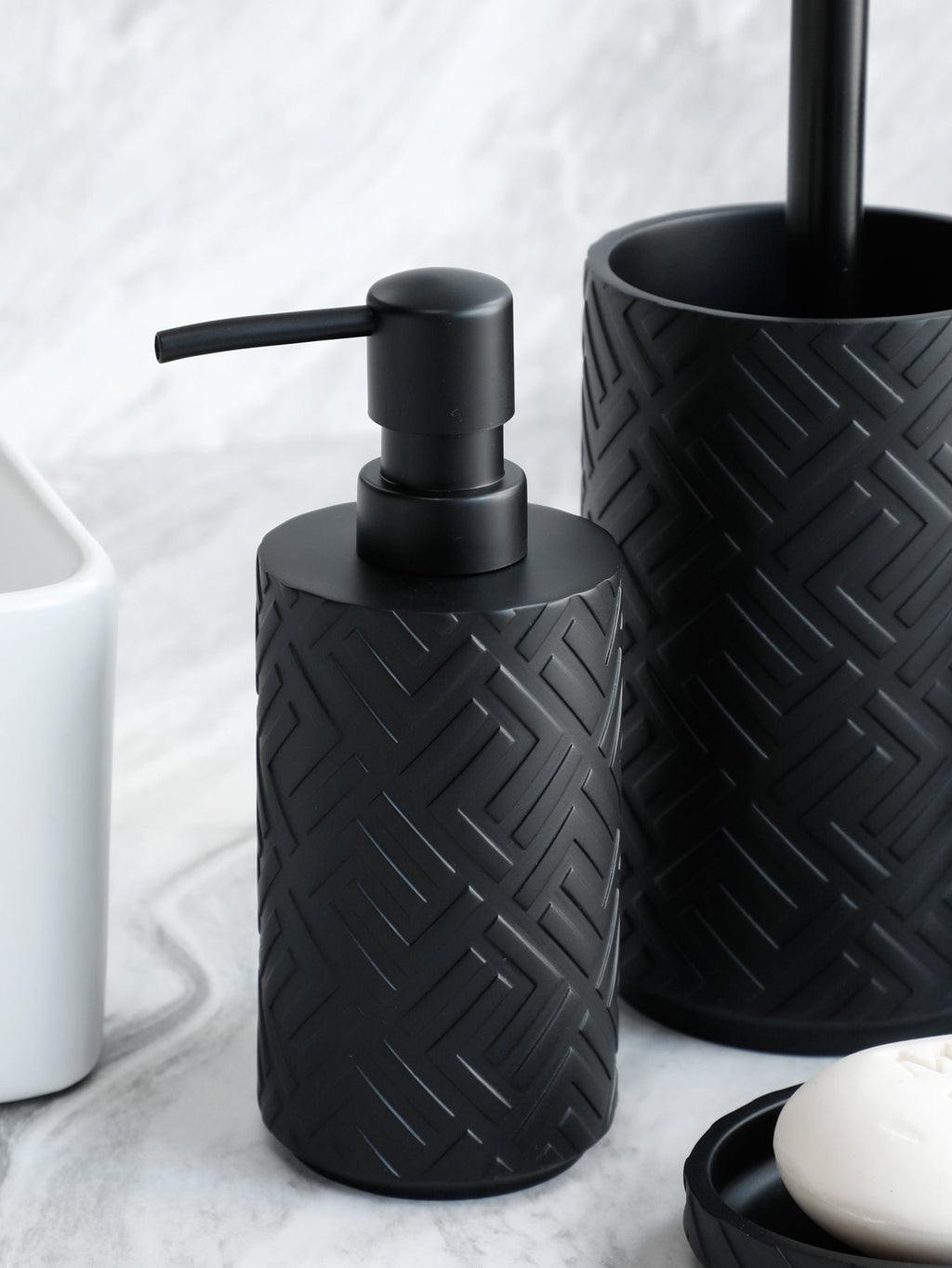 4 Teiliges Badezimmer Zubehörset aus Keramik | Seifenspender Zahnputzbecher Halter und Seifenschale | Bad Accessoires | Novera